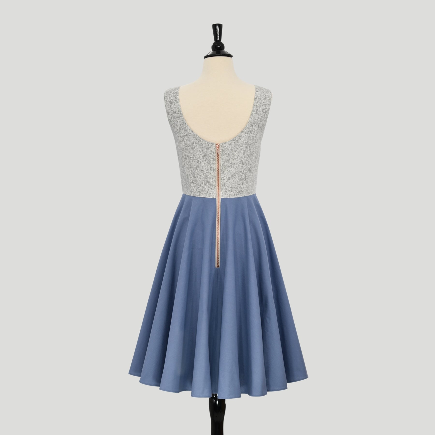 Delicate floral vine Elderberry dress delft blue Size 2 Delicate floral vine Elderberry dress delft blue Size 2